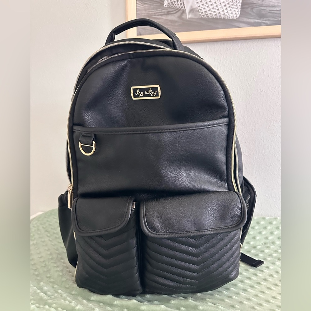 Itzy Ritzy Jetsetter